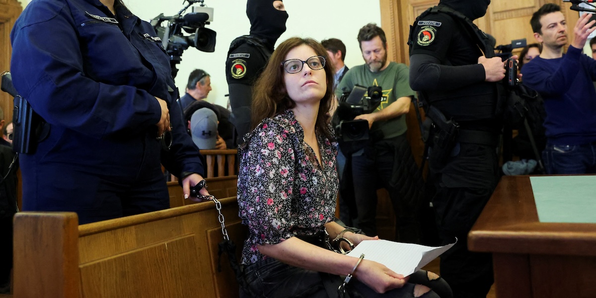 Ilaria Salis in tribunale a Budapest, Ungheria, 28 marzo 2024 (REUTERS/ Bernadett Szabo)