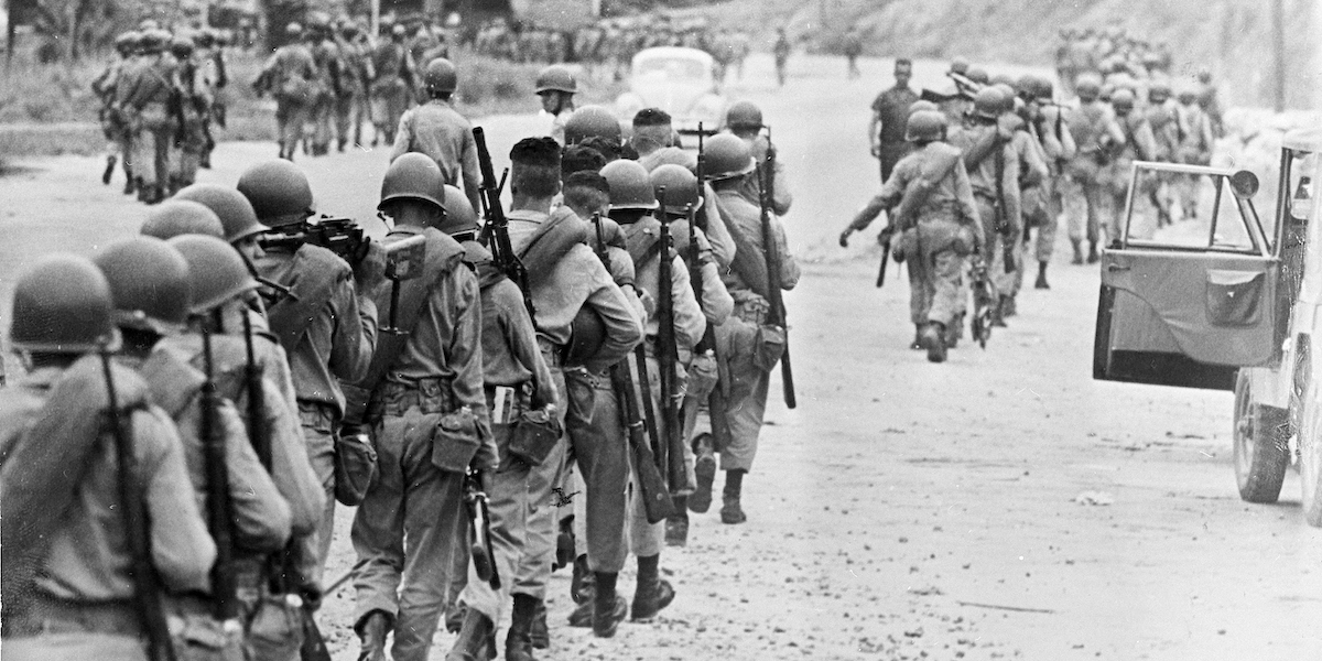Militari in marcia verso Rio de Janeiro durante il colpo di stato del 31 marzo 1964 (AP Photo)