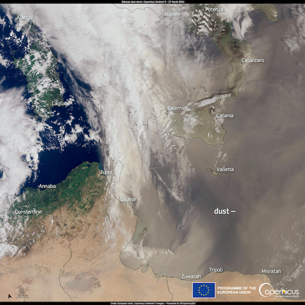 Polvere sahariana diretta verso l'Italia fotografata da un satellite