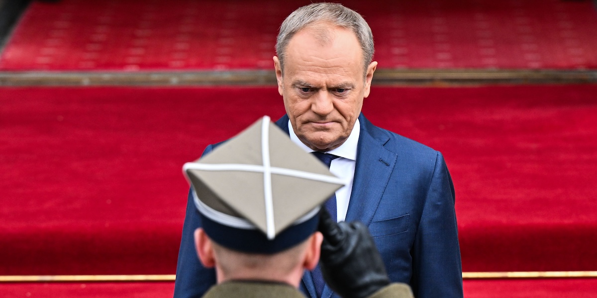 Donald Tusk durante la cerimonia per accogliere il primo ministro ucraino Denys Shmyhal a Varsavia, 28 marzo 2024