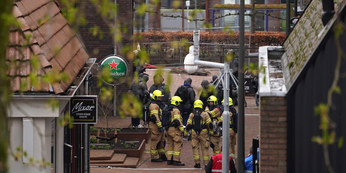 Un uomo ha tenuto in ostaggio alcune persone in un locale di Ede, nei Paesi Bassi