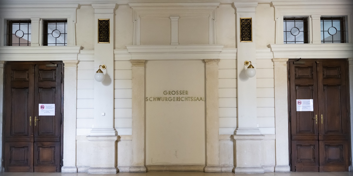 L'ingresso di un'aula del tribunale di Vienna dove lo scorso aprile è cominciato un processo contro alcuni ex membri della BVT nell'ambito di un altro caso