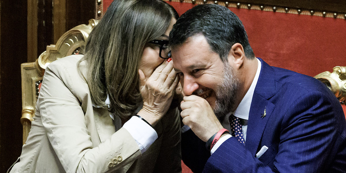 La ministra Santanchè e il ministro Salvini nell'aula del Senato, il 5 luglio 2023 (Roberto Monaldo/LaPresse)