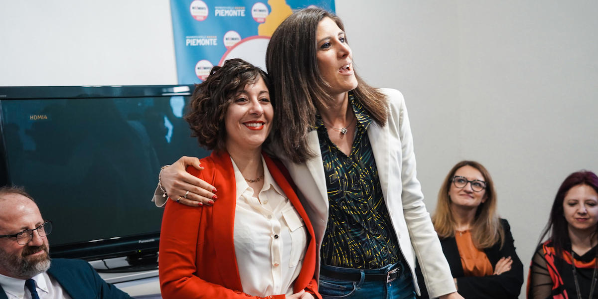 Sarah Disabato, la candidata del Movimento 5 Stelle alla regione Piemonte e attualmente consigliera regionale, con l'ex sindaca di Torino e deputata Chiara Appendino (ANSA/JESSICA PASQUALON)