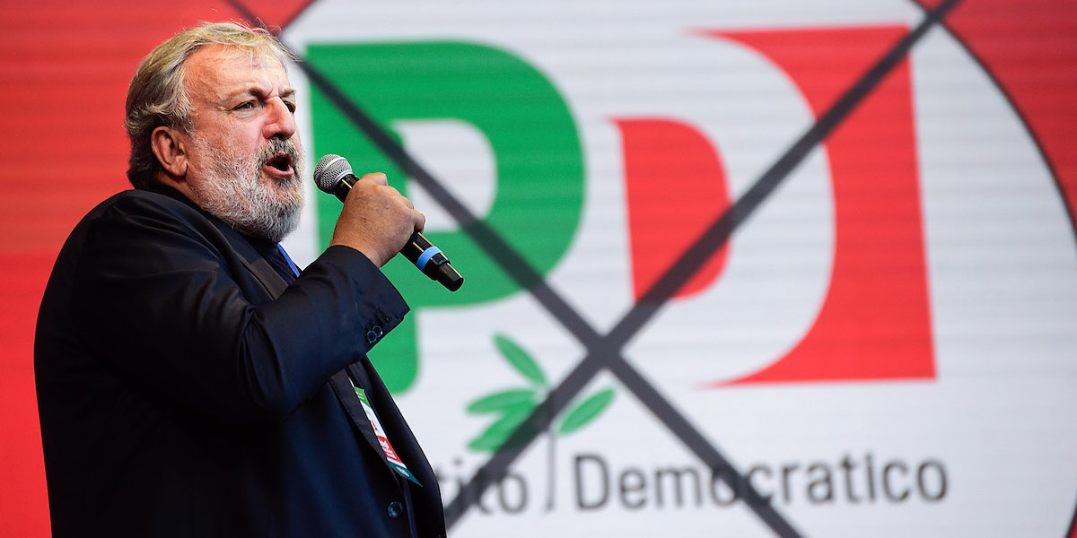 Il presidente della Puglia Michele Emiliano interviene alla manifestazione elettorale del PD in piazza del Popolo a Roma il 23 settembre 2022 (Vincenzo Nuzzolese/ANSA)

