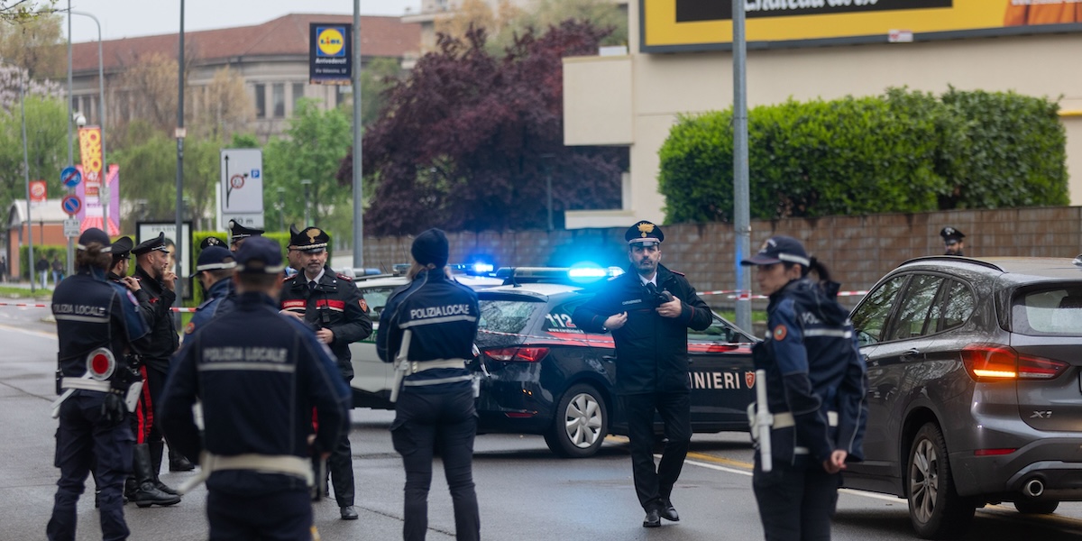 Carabinieri in viale Marche dopo la sparatoria
