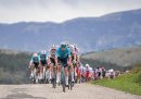Ciclisti durante la tappa del Giro d'Abruzzo da Alanno a Magliano de' Marsi