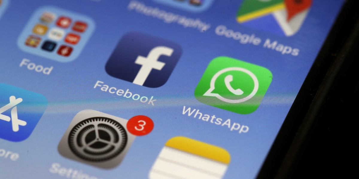 uno schermo con l'icona dell'app di whatsapp