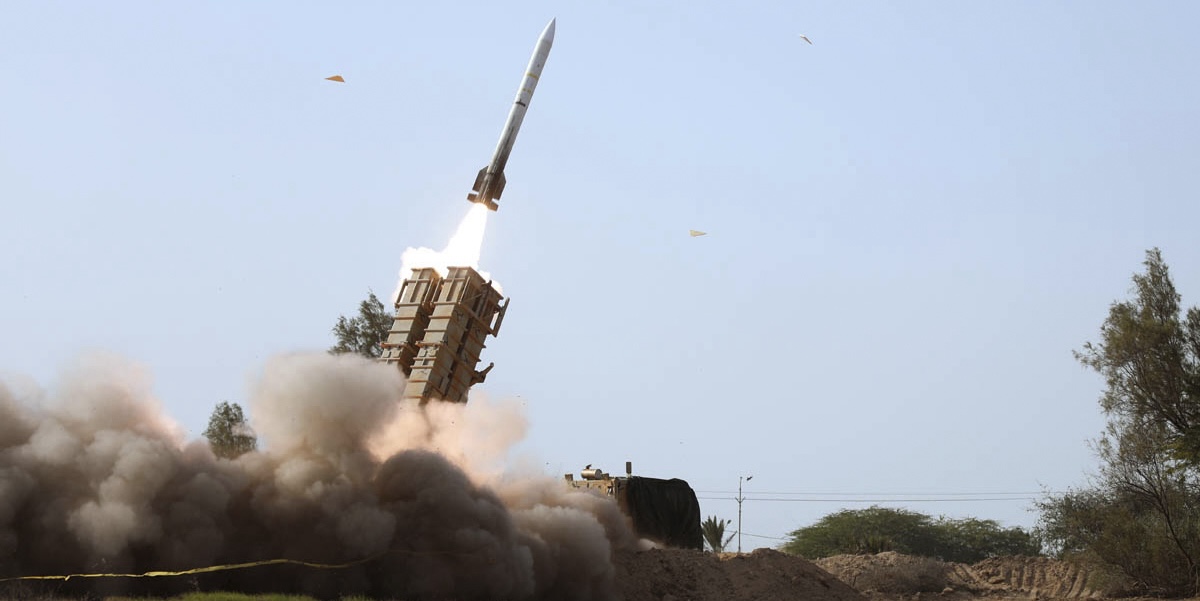 Un missile lanciato durante un'esercitazione dell'esercito iraniano lo scorso gennaio