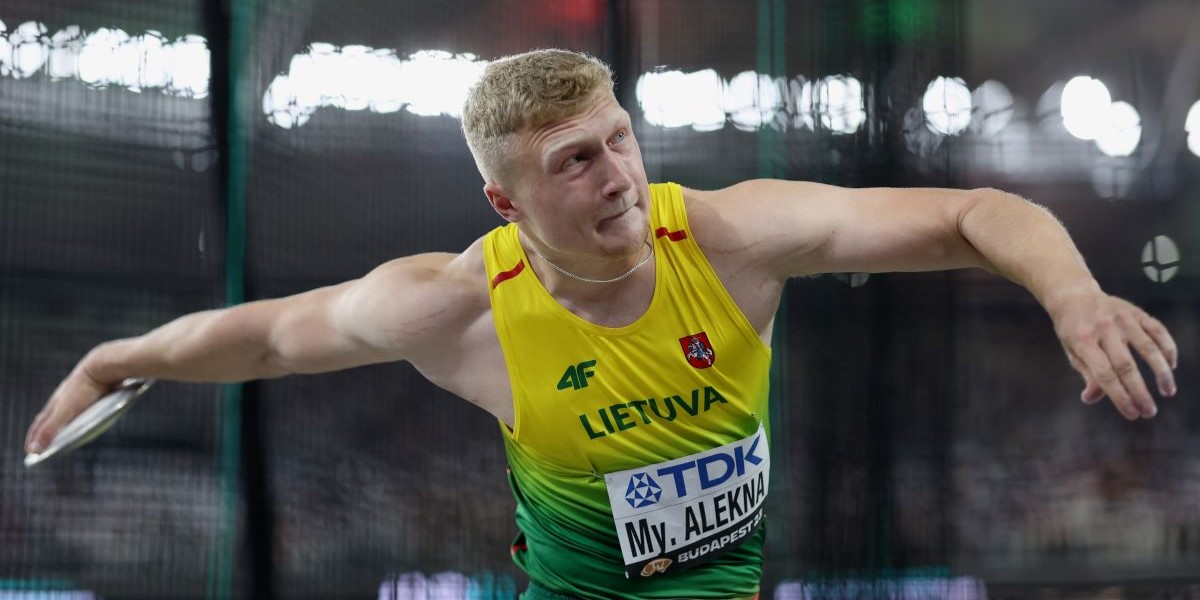 Il 21enne Mykolas Alekna, qui ai Mondiali del 2023 a Budapest, dove vinse la medaglia di bronzo (Patrick Smith/Getty Images)