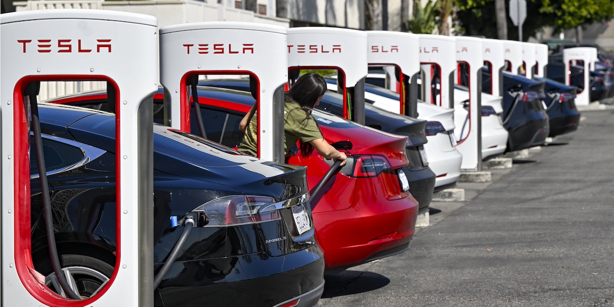 Tesla ridurrà del 10 per cento il numero dei suoi dipendenti, quindi di circa 14mila lavoratori in tutto il mondo