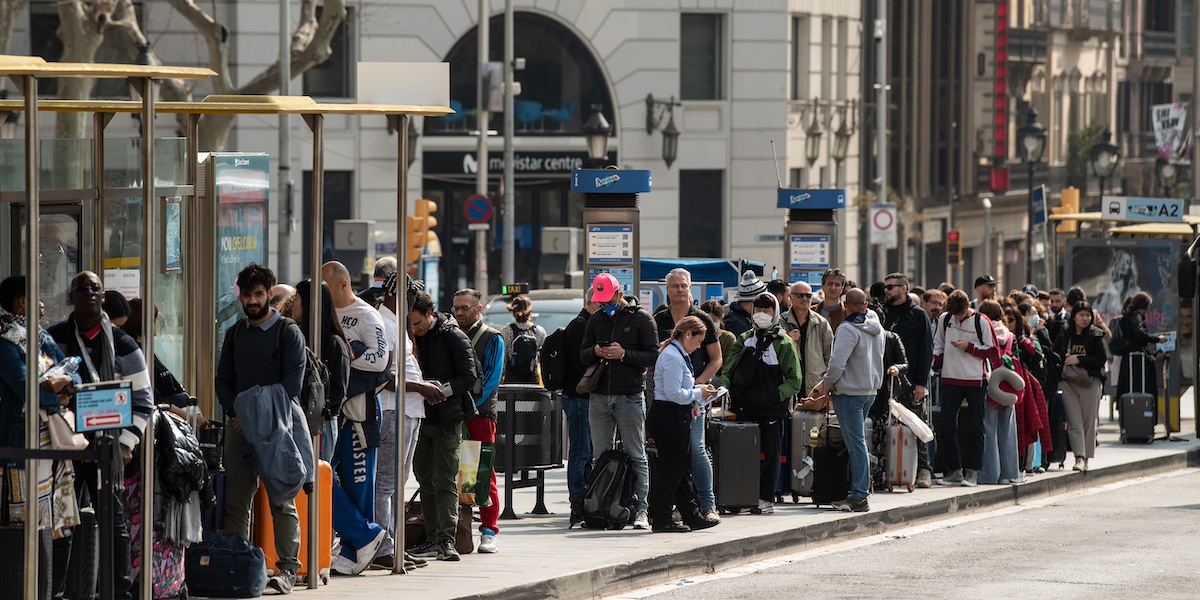 A Barcelona bus line has been removed from online maps because it was too crowded