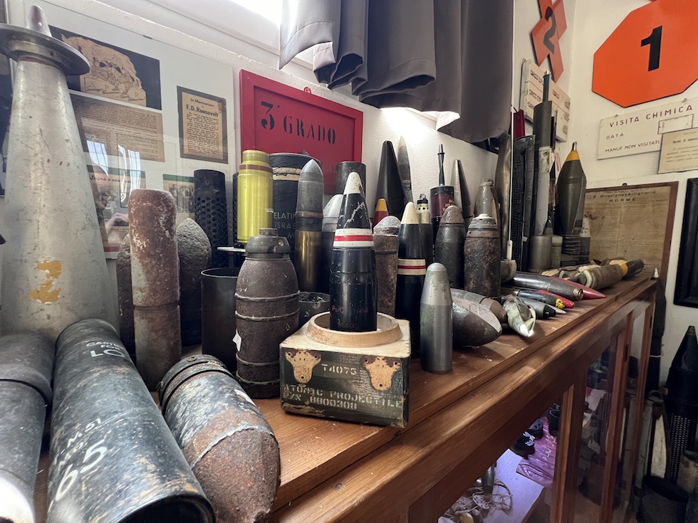 Alcune delle bombe esposte nel museo dell'IRE