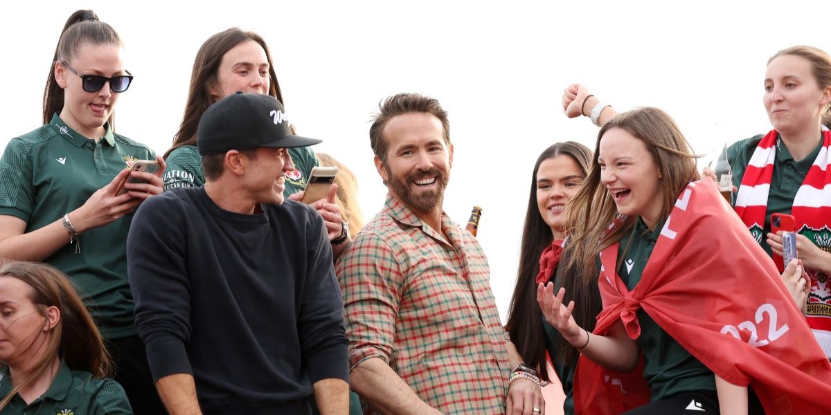 Gli attori Rob McElhenney e Ryan Reynolds, proprietari del Wrexham dal 2021 (Jan Kruger/Getty Images)