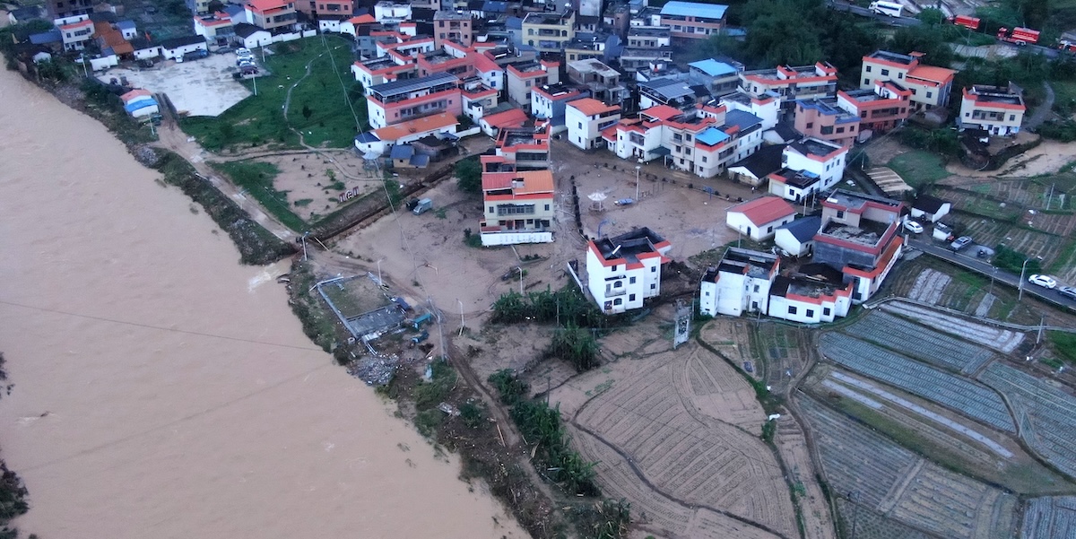 Decine di migliaia di persone sono state evacuate a causa degli allagamenti nella provincia cinese del Guangdong