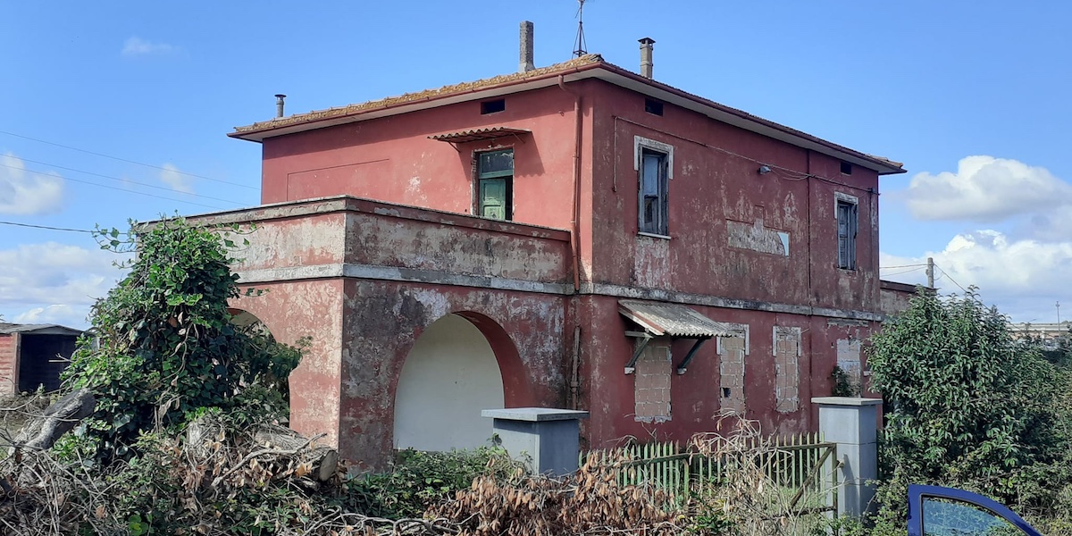 Una casa cantoniera abbandonata sulla strada statale 71, che va da Montefiascone a Ravenna (Gianluca Caramelli, Facebook)
