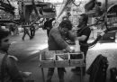 Lavoro in fabbrica, Napoli, Alfa Romeo © Caio Mario Garrubba, Archivio Luce