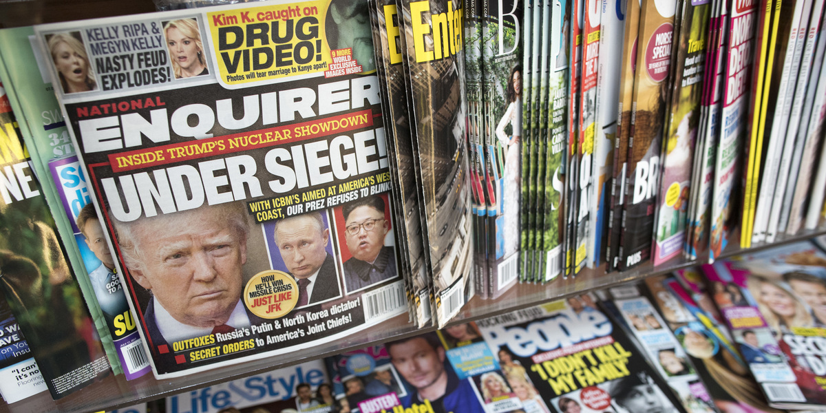 Una copertina del National Enquirer nel 2017 (AP Photo/Mary Altaffer, File)