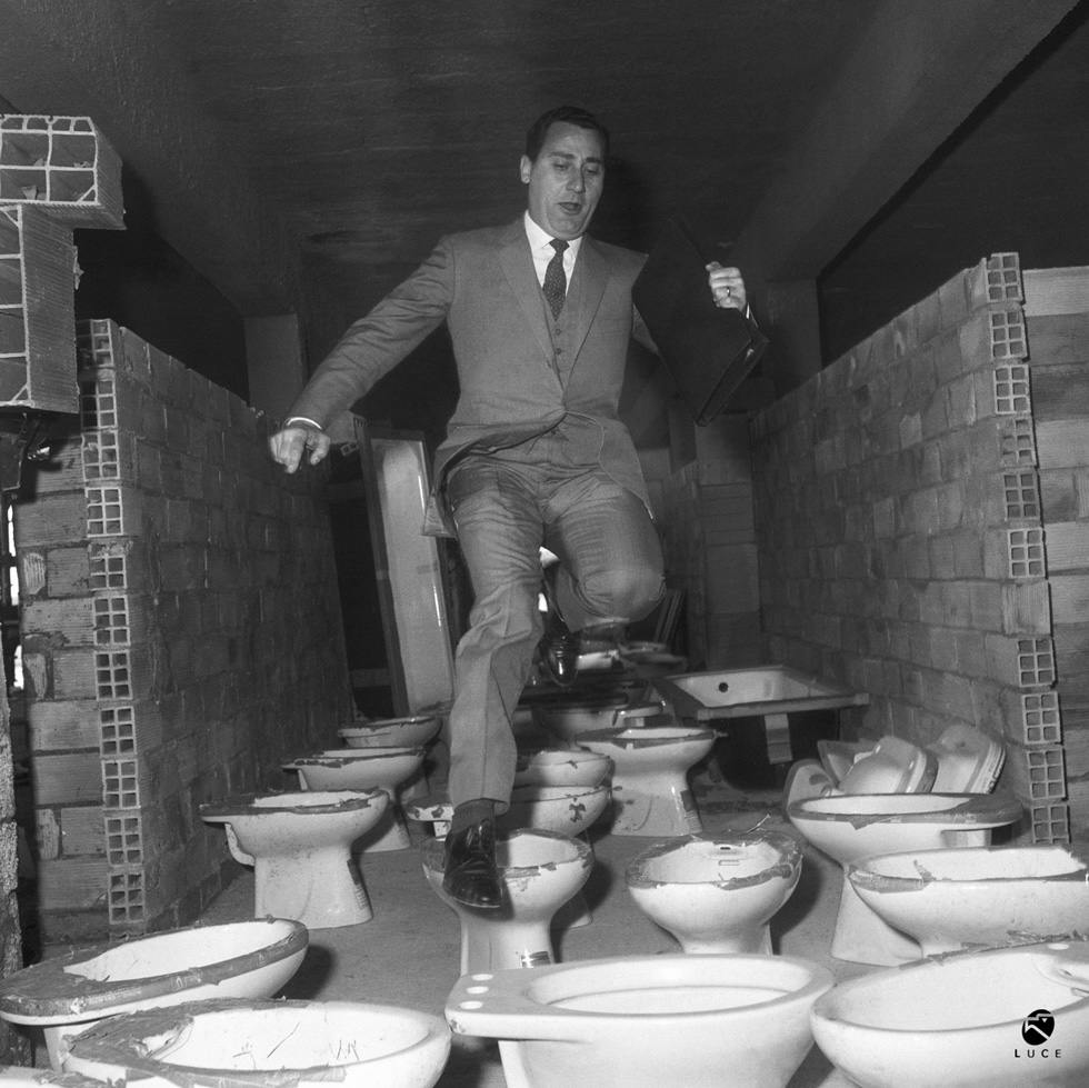 Alberto Sordi sul set del film Il boom© Archivio Luce