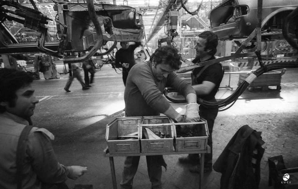 Lavoro in fabbrica, Napoli, Alfa Romeo © Caio Mario Garrubba, Archivio Luce