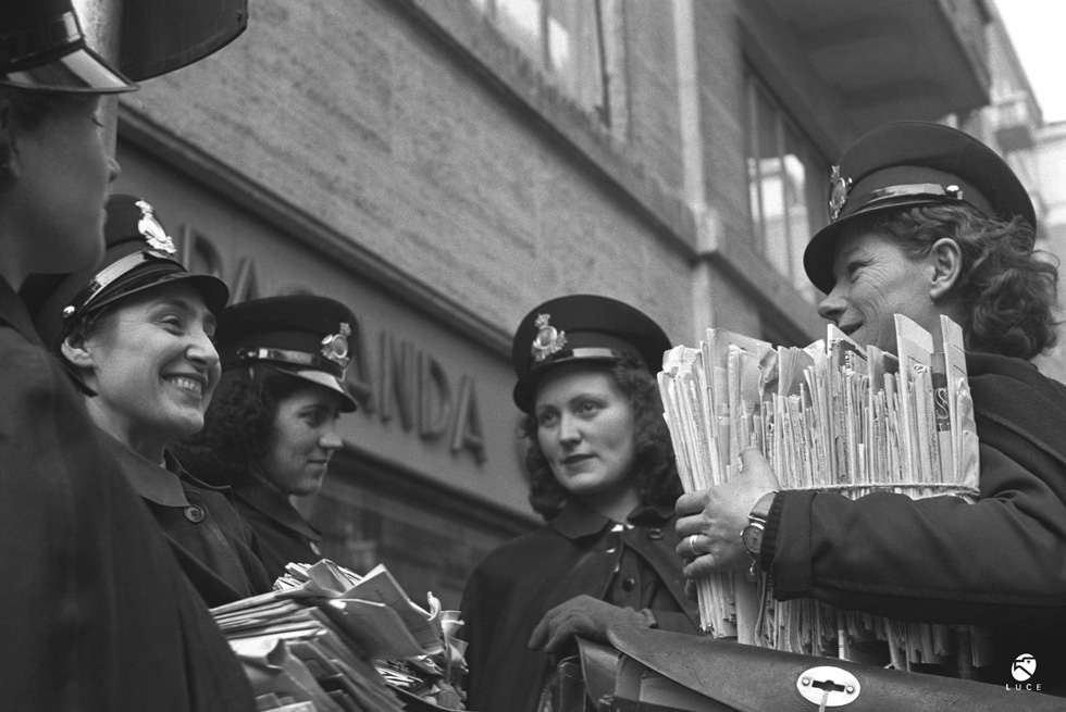 Un gruppo di postine a Torino, 1942 © Archivio Luce