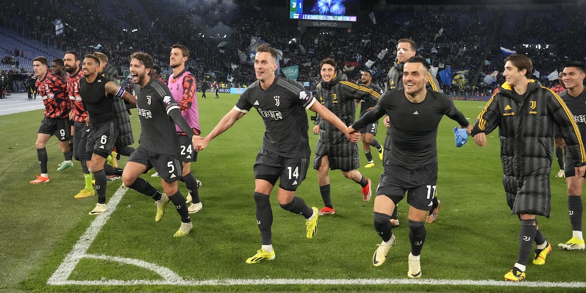 I giocatori della Juventus festeggiano la qualificazione in finale (AP Photo/Gregorio Borgia)