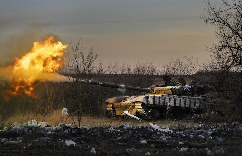 Un carro armato ucraino a Chasiv Yar (AP Photo/Efrem Lukatsky)
