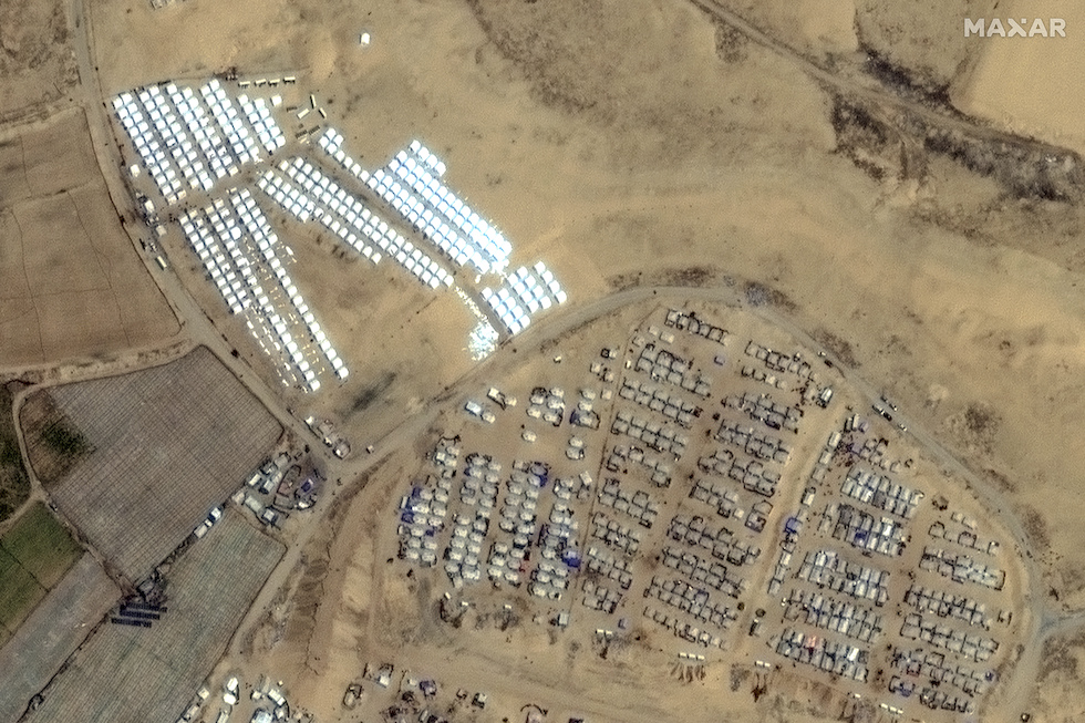 Le foto satellitari di una tendopoli costruita fuori Rafah 