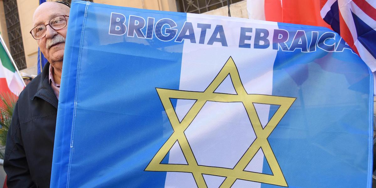 Bandiera della Brigata ebraica, Roma, 25 aprile 2017 (ANSA/ GIORGIO ONORATI)