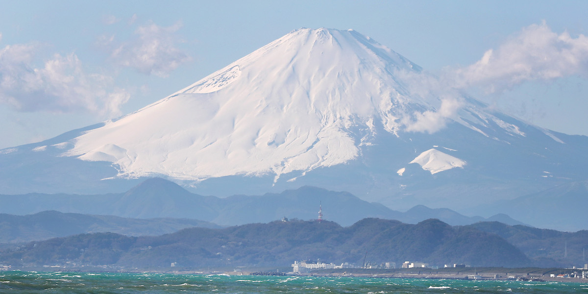 A city in Japan can no longer handle the tourists who come to photograph Mount Fuji