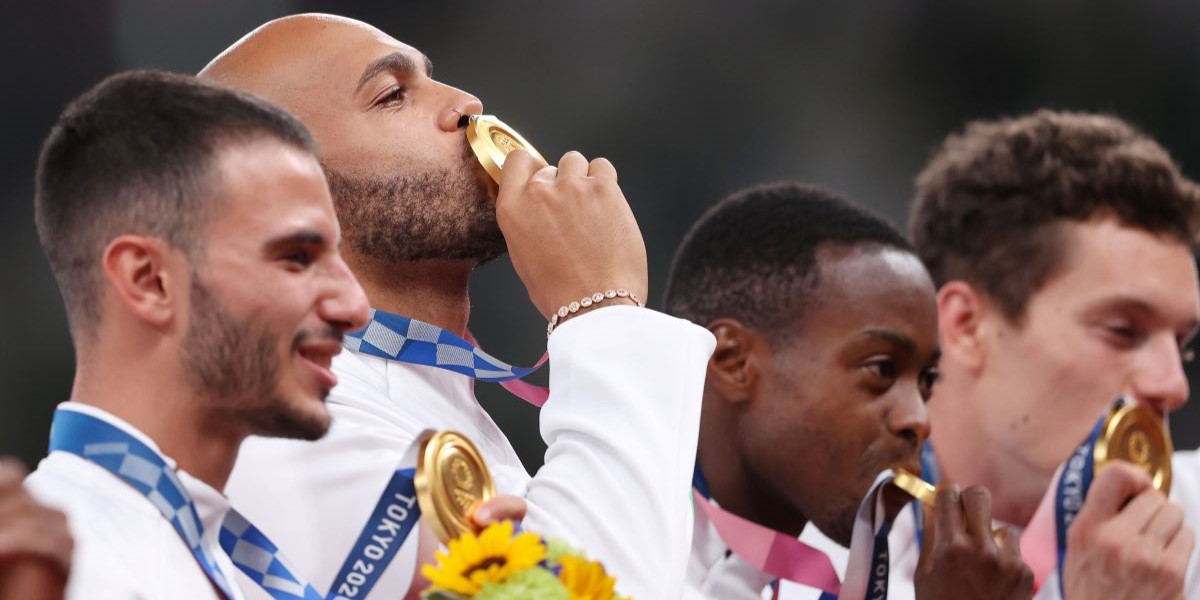 Lorenzo Patta, Marcell Jacobs, Eseosa Desalu e Filippo Tortu, vincitori della staffetta 4x100 alle Olimpiadi di Tokyo del 2021 (Christian Petersen/Getty Images)