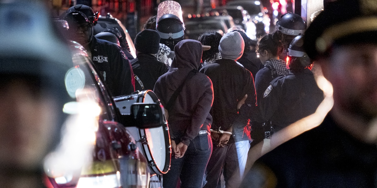 Alcuni degli studenti arrestati (AP Photo/Craig Ruttle)