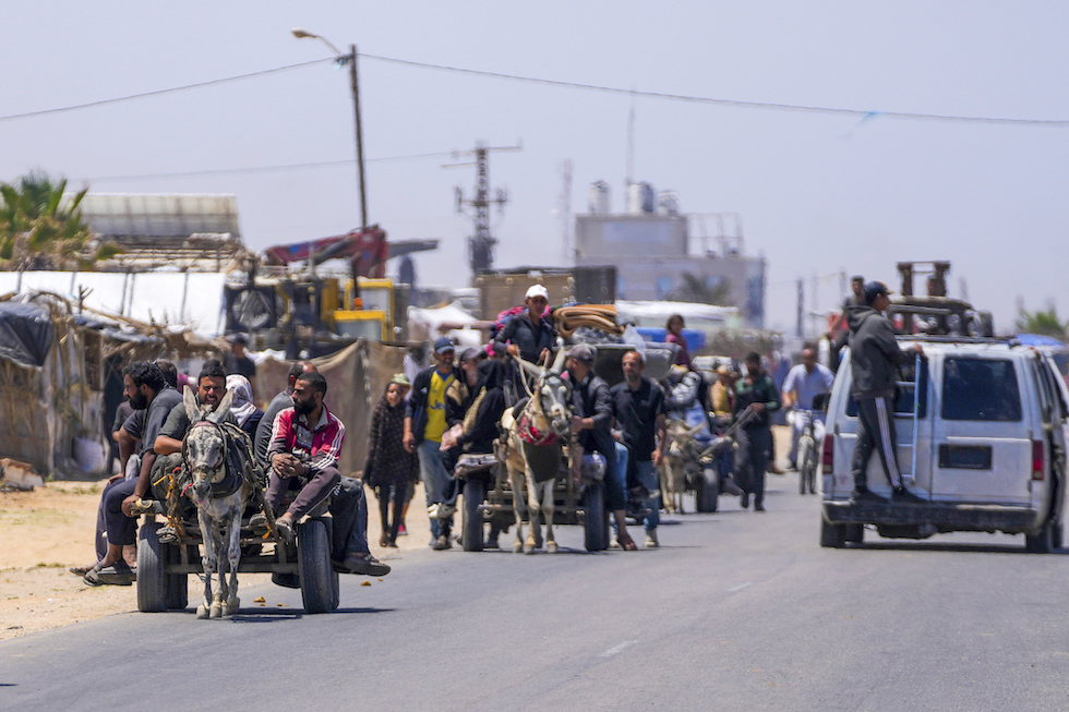 Civili palestinesi scappano da Rafah, il 9 maggio