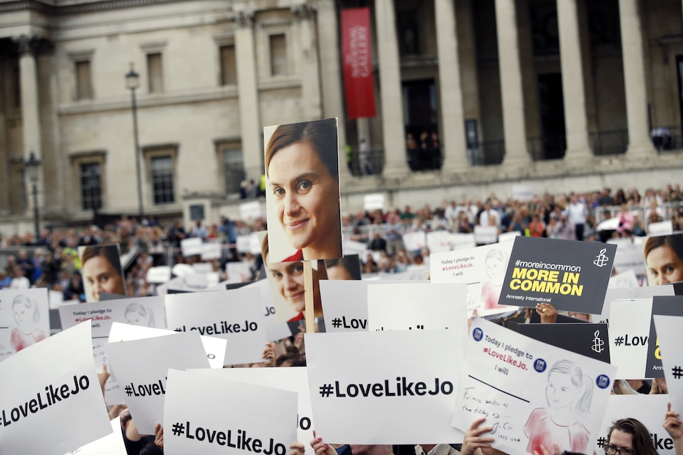 Una manifestazione per commemorare Jo Cox il 22 giugno 2016 a Londra