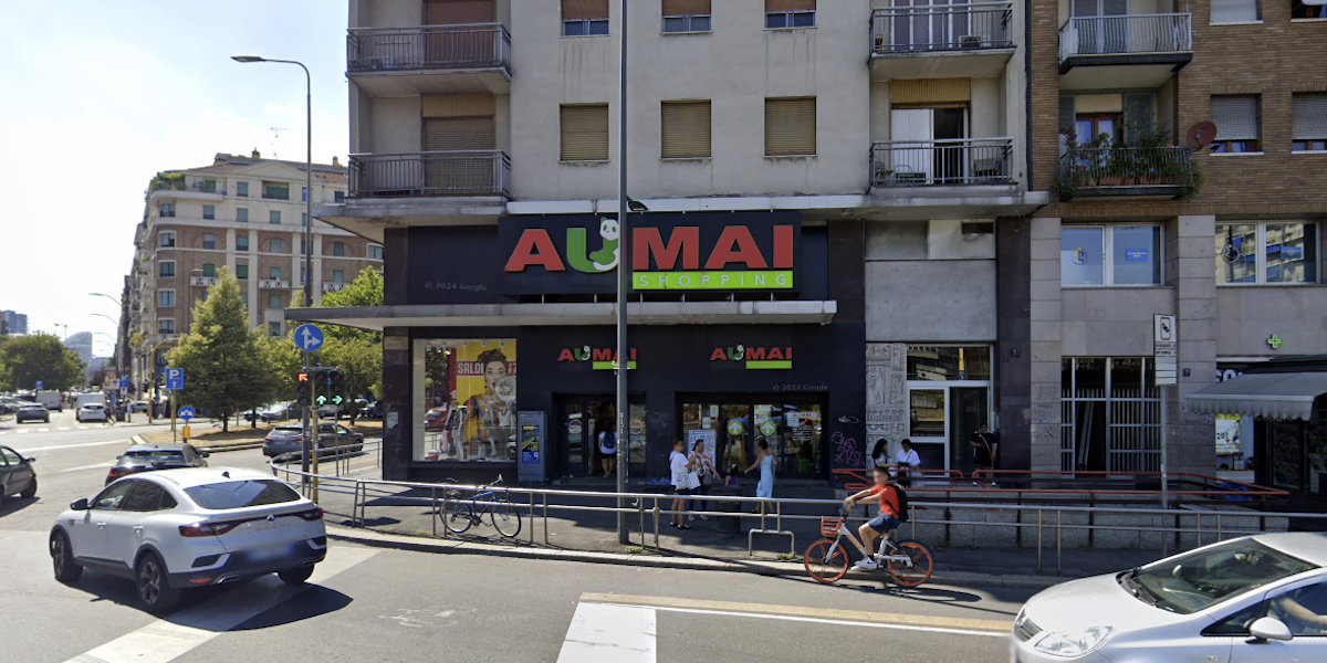 Il punto vendita di Aumai Shopping in piazzale Loreto, a Milano (Google Maps)