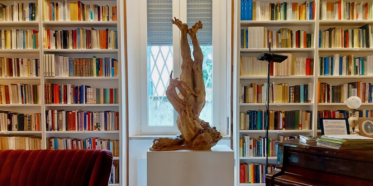 La scultura “Orfeo senza Euridice” di Federico Severino (Laura Fasani/il Post)