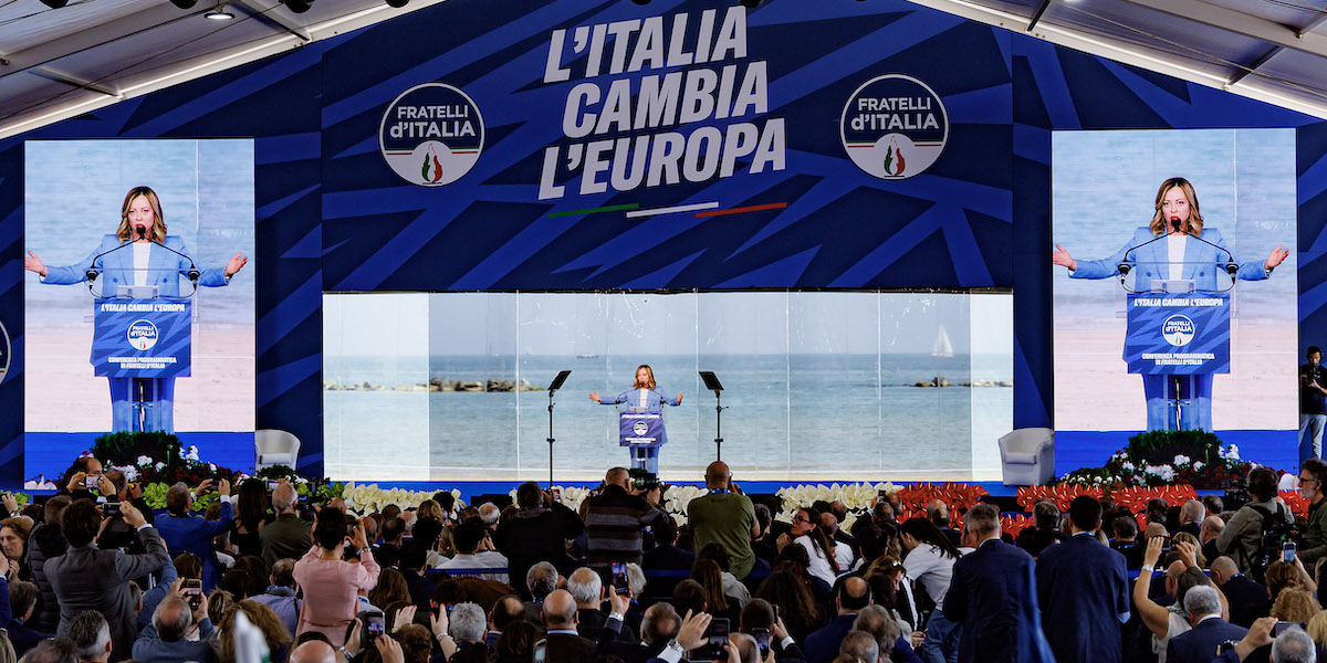 La presidente del Consiglio Giorgia Meloni durante la Conferenza programmatica di Fratelli d'Italia a Pescara, il 28 aprile 2024 (Roberto Monaldo/LaPresse)
