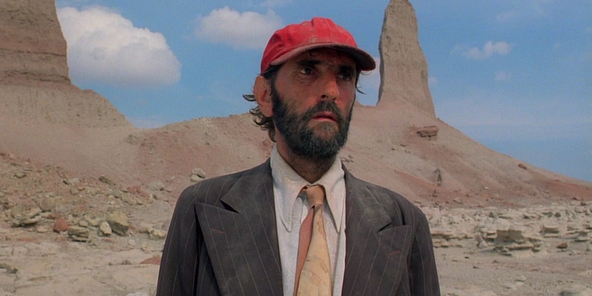 Harry Dean Stanton nella scena iniziale di Paris, Texas