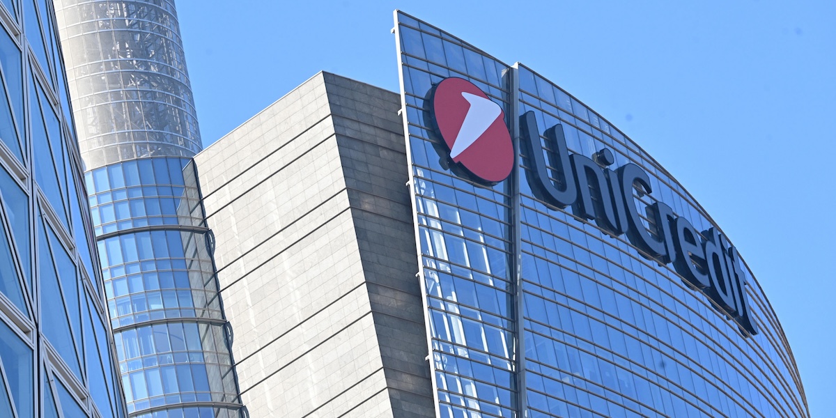 A Russian courtroom has seized 463 million euros of Unicredit’s property