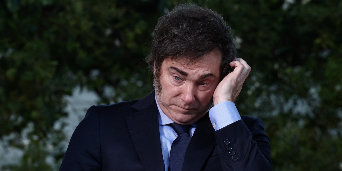 Il Senato argentino ha approvato un aumento delle pensioni, e il presidente Javier Milei l’ha presa malissimo 