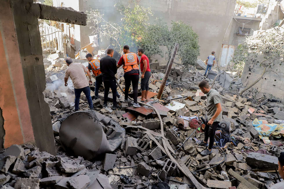 Le rovine di un edificio di Jabalia dopo un bombardamento israeliano, il 5 ottobre