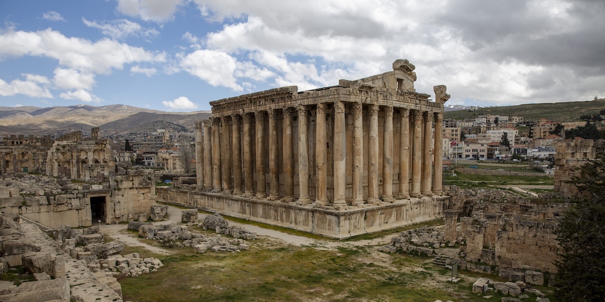 Le rovine romane di Baalbek, considerate patrimonio dell'Umanità dall'Unesco, fotografate nel 2021 (AP Photo/ Hassan Ammar)