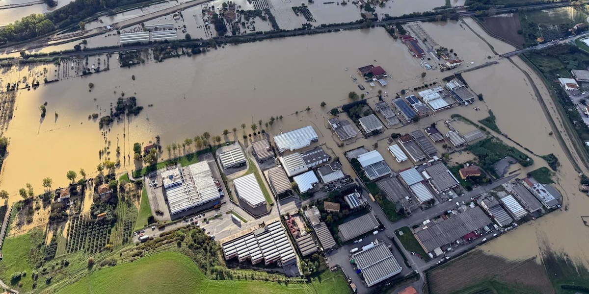 L'esondazione del fiume Elsa in provincia di Firenze
il 19 ottobre 2024 (Ansa)
