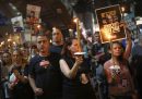 Manifestanti durante la protesta contro la guerra a Tel Aviv