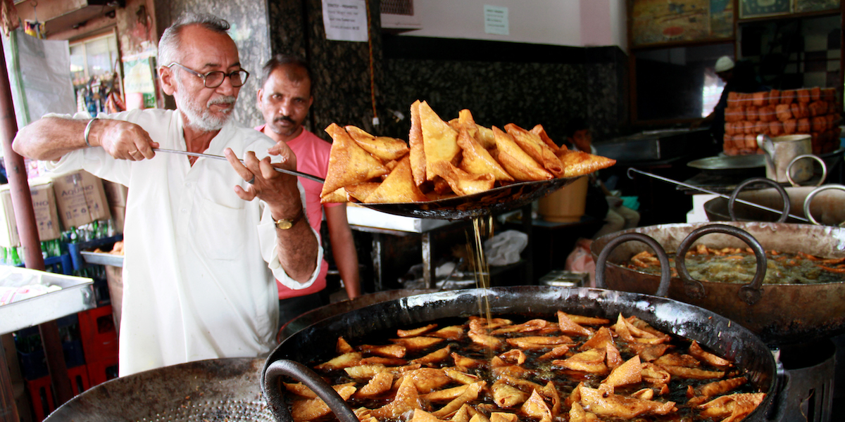 Non dite agli indiani che i samosa sono poco salutari