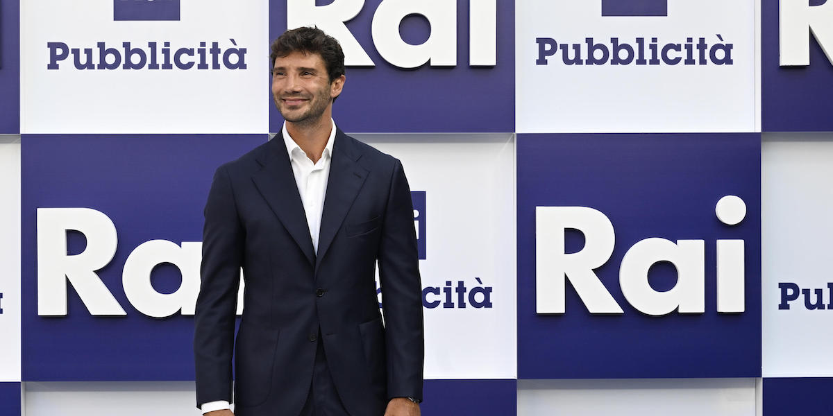 Il caso del video della telecamera di sorveglianza di Stefano De Martino rubato e pubblicato online