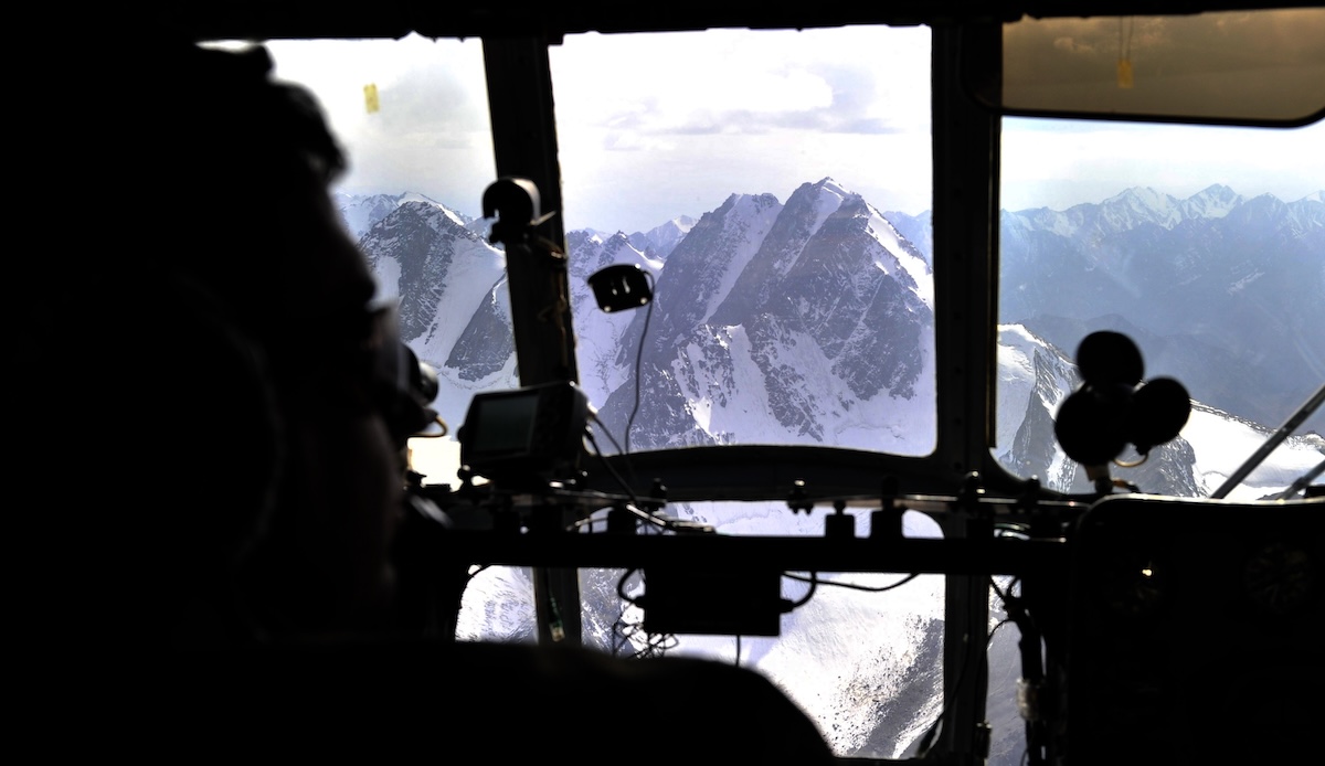 L’alpinista italiano Luca Sinigaglia è morto sul Pik Pobeda in Kirghizistan, mentre cercava di soccorrere un’alpinista russa