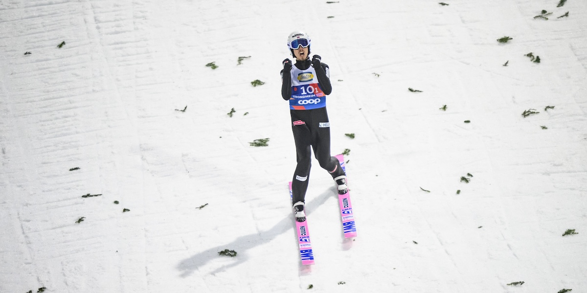 I campioni olimpici Marius Lindvik e Johann André Forfang sono stati sospesi per aver barato ai Mondiali di sci nordico