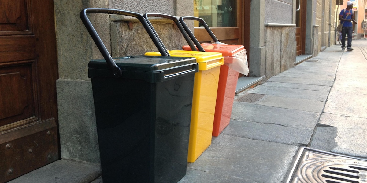 Buttare la spazzatura a Taormina, solo in piena notte