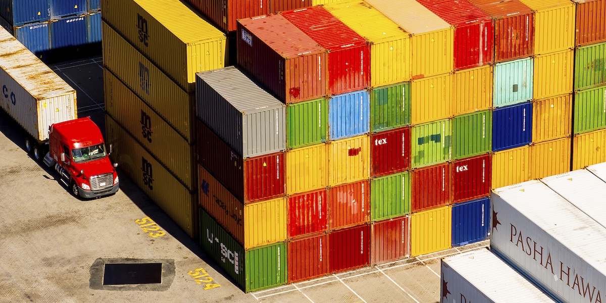 Negli Stati Uniti un tribunale ha dichiarato illegali molti dazi di Trump